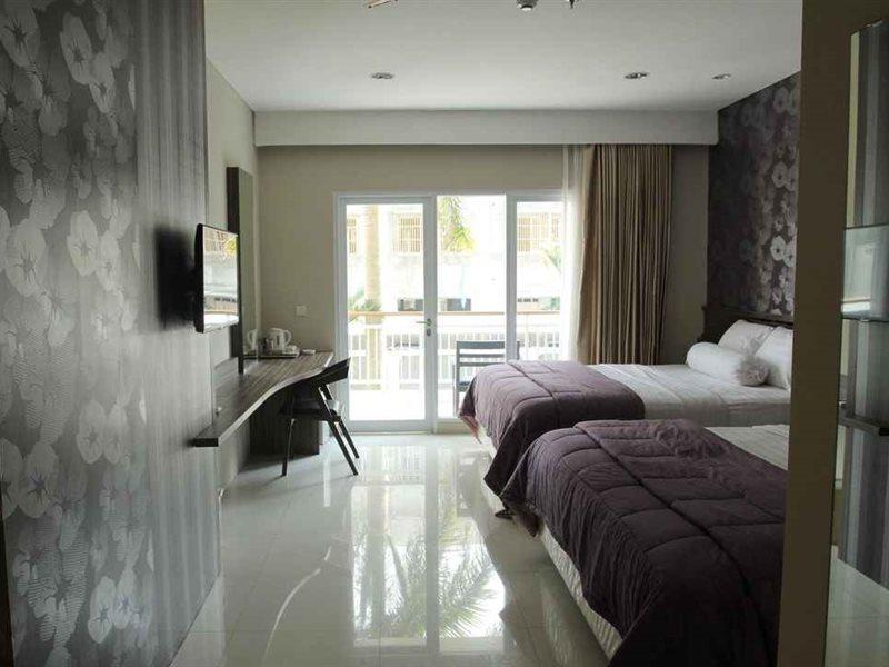 Aquarium Hotel Pangandaran Exterior photo